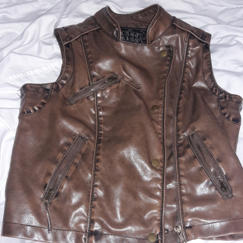 Vest - Picture 2 of 3